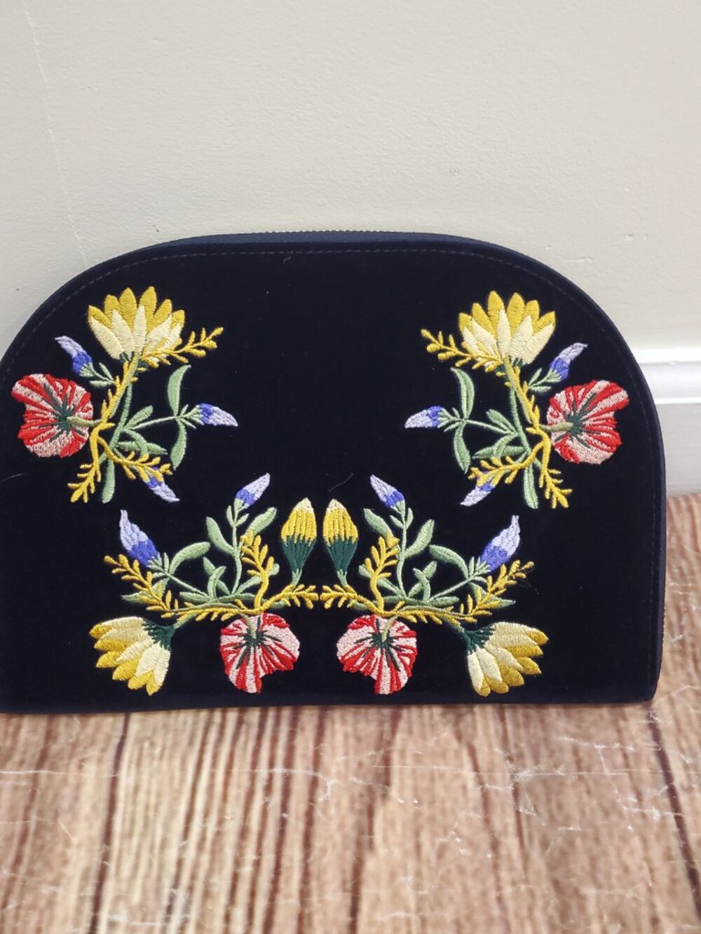 Wolf Zoe Portfolio dark velvet embroidery jewelry holder New in Box